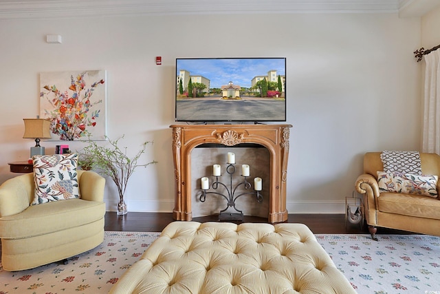 living area featuring hardwood / wood-style floors and crown molding