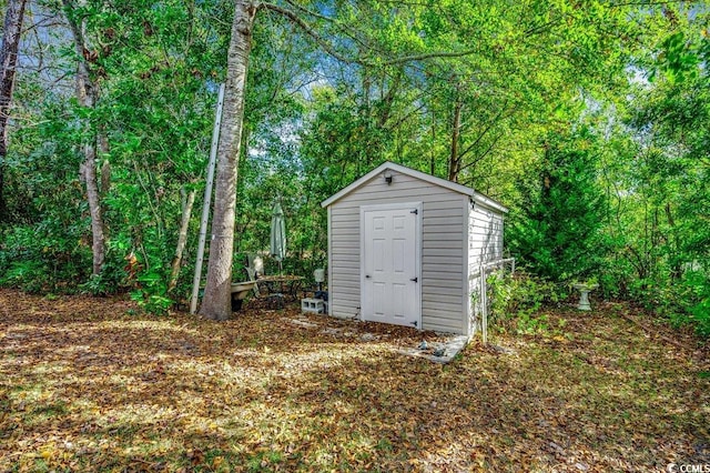 view of outbuilding