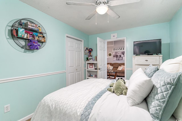 bedroom with a textured ceiling, a closet, and ceiling fan