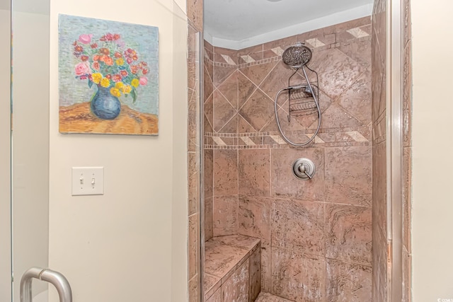 full bathroom featuring tiled shower