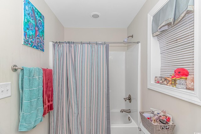 bathroom with shower / bath combo