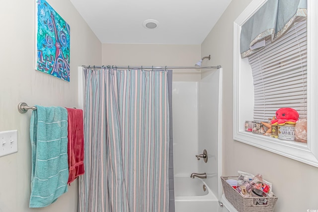 bathroom with shower / bath combo with shower curtain