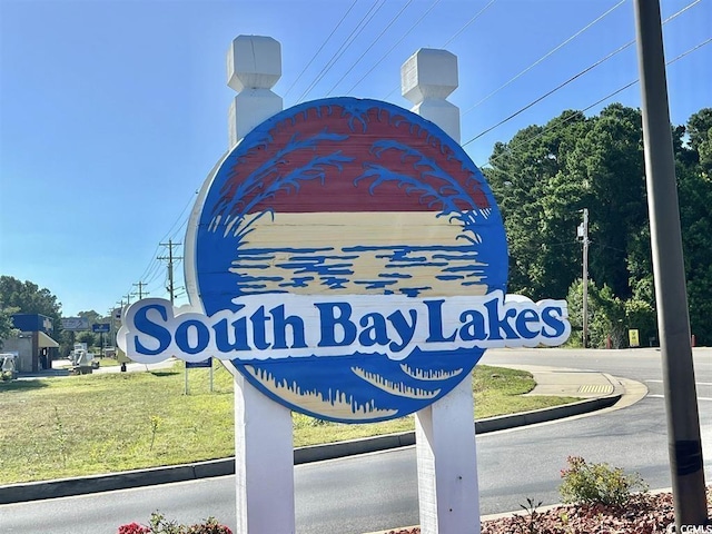 community / neighborhood sign with a lawn