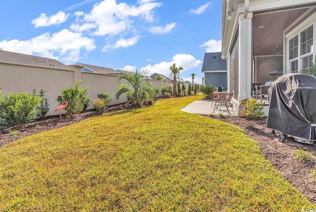 view of yard featuring a patio area