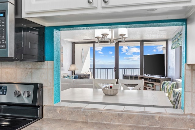 dining room featuring ceiling fan