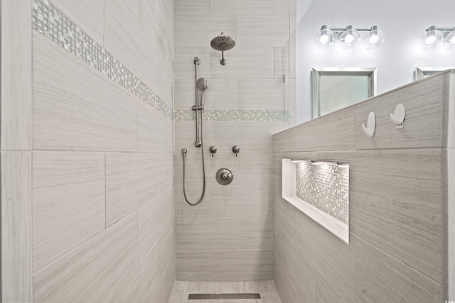 bathroom featuring a tile shower