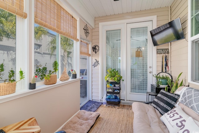 doorway to property with covered porch