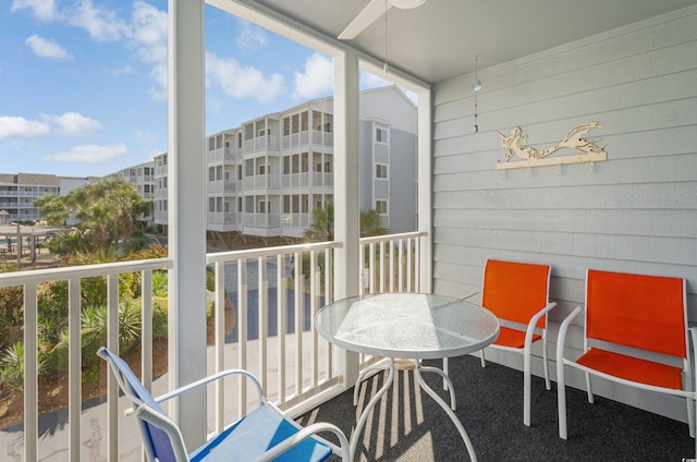 balcony featuring ceiling fan