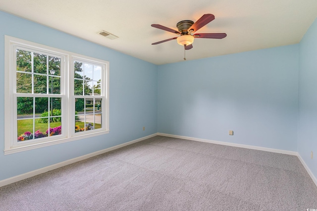 unfurnished room with carpet flooring and ceiling fan