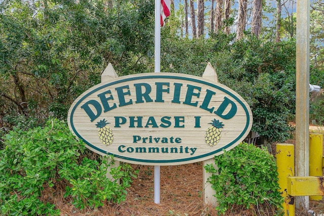 view of community / neighborhood sign