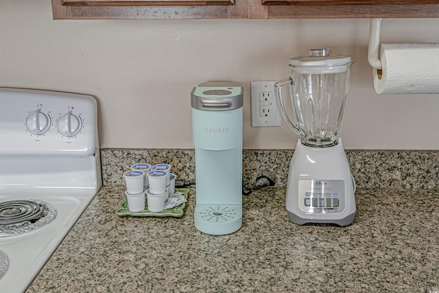 room details featuring washer / dryer