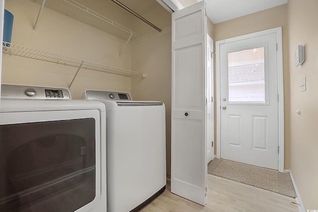 laundry room with light wood-type flooring and independent washer and dryer