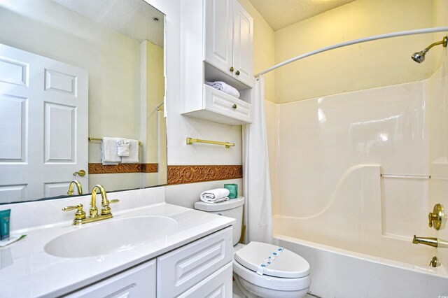 full bathroom featuring vanity, shower / bathtub combination with curtain, a textured ceiling, and toilet