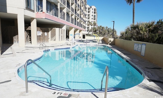 view of swimming pool