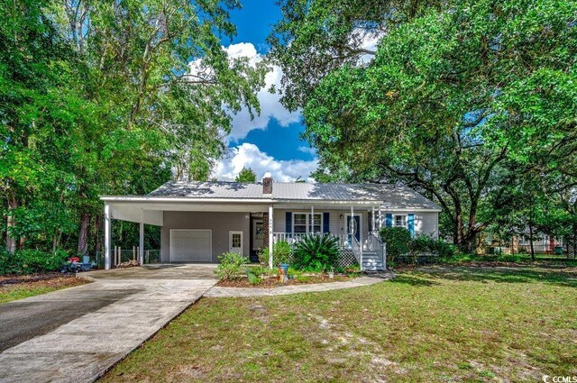 view of front of property with covered porch, a front lawn, and a carport