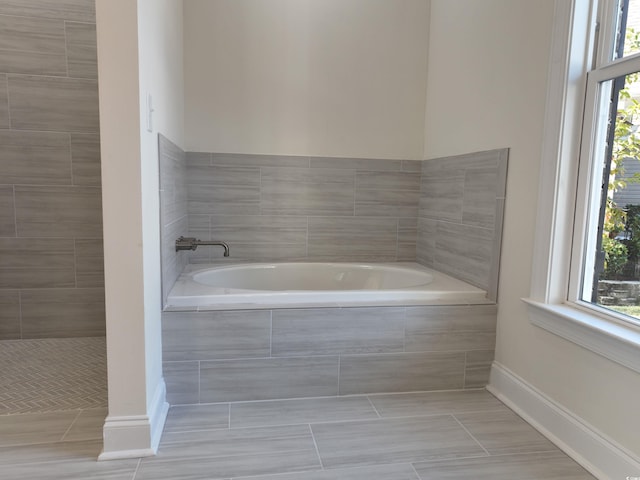 bathroom featuring tiled tub