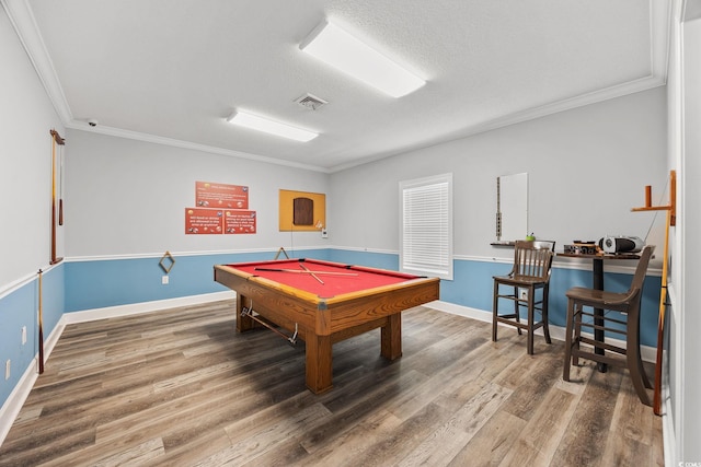 playroom featuring crown molding, hardwood / wood-style floors, a textured ceiling, and pool table