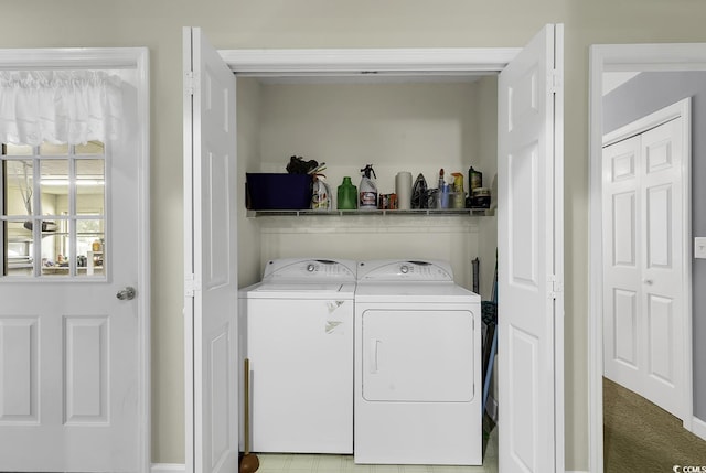 153 Garden Ave, Georgetown, SC 29440 - laundry room featuring washing machine and dryer and baseboards