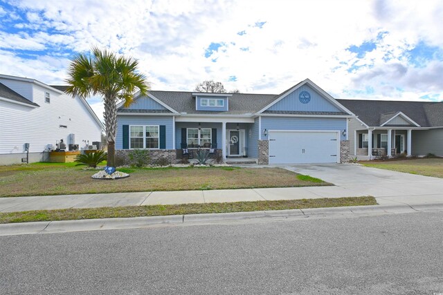 craftsman house featuring a garage and a front lawn