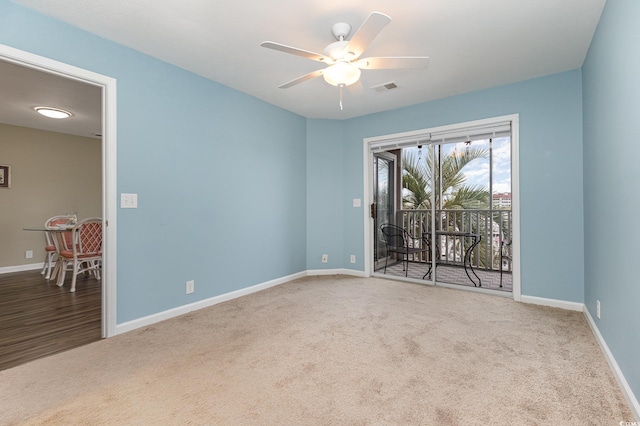 carpeted empty room featuring ceiling fan