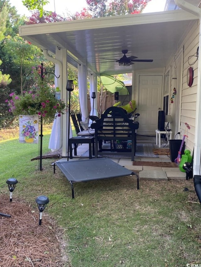 view of patio featuring covered porch and ceiling fan