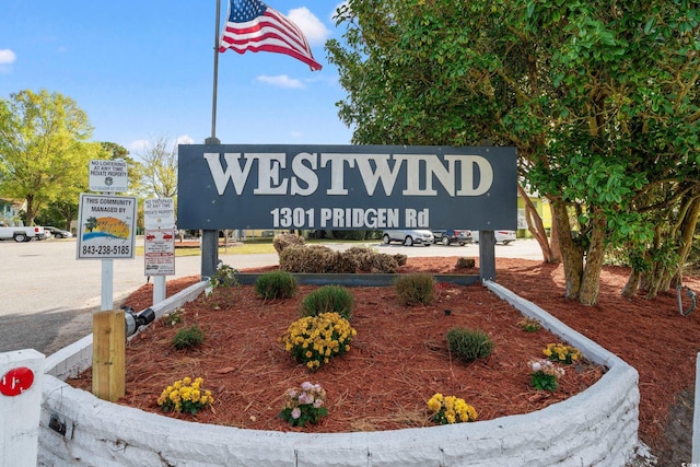 view of community / neighborhood sign