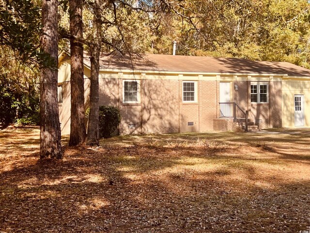 view of front of home with a front lawn