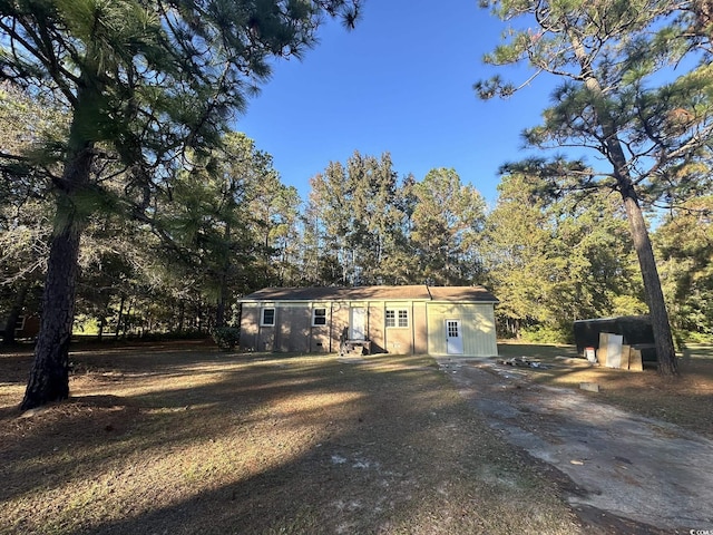 view of front of house featuring an outbuilding