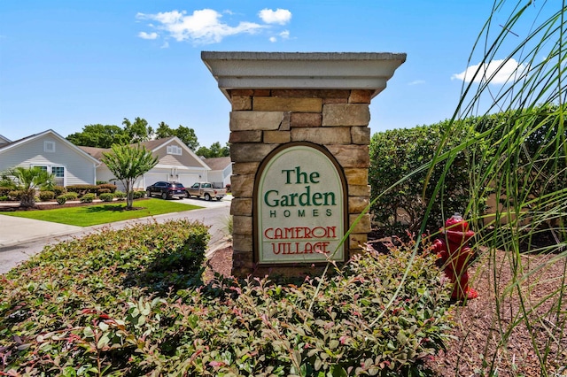 view of community / neighborhood sign