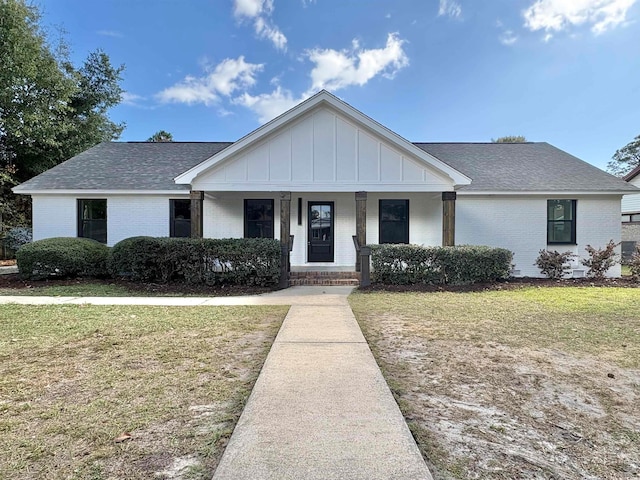 view of front of home featuring a porch and a front yard