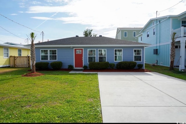 view of front of house featuring a front lawn