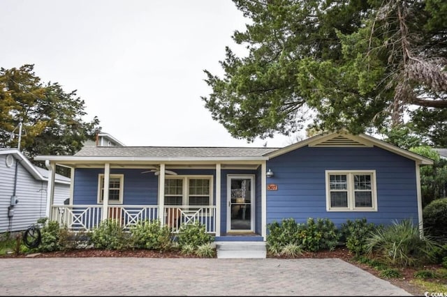 view of front of property featuring a porch and ceiling fan