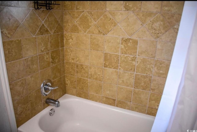 bathroom featuring shower / tub combo