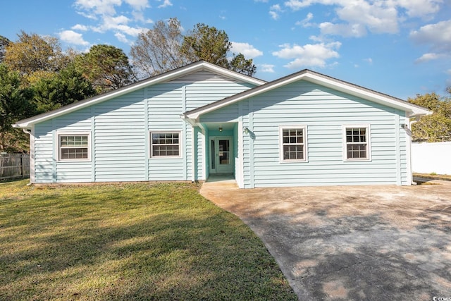 ranch-style home with a front yard