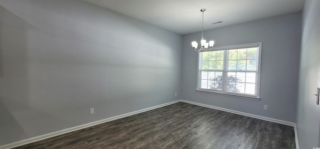 unfurnished room with dark wood-type flooring and an inviting chandelier