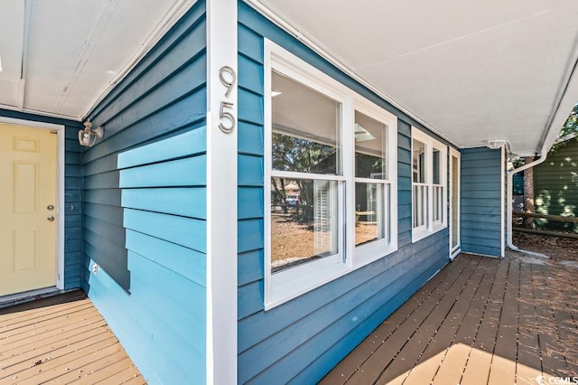 doorway to property with covered porch