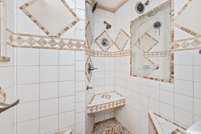 bathroom featuring tiled shower