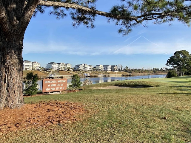 view of yard featuring a water view