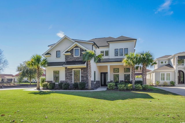 view of front of property featuring a front lawn