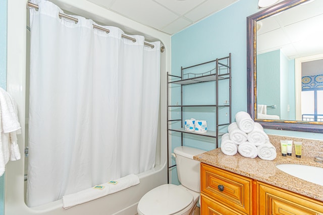 full bathroom with shower / tub combo with curtain, vanity, and toilet