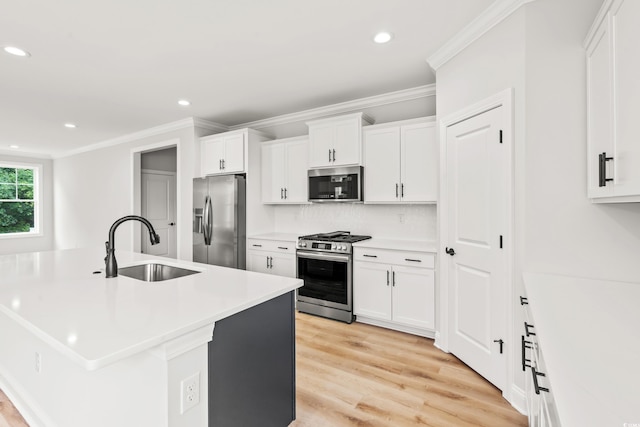805 Comanders Island Rd, Georgetown, SC 29440 - kitchen featuring appliances with stainless steel finishes, a sink, light wood-style flooring, crown molding, and backsplash