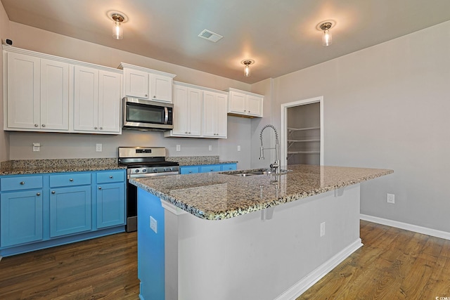 kitchen featuring white cabinets, an island with sink, stainless steel appliances, and sink