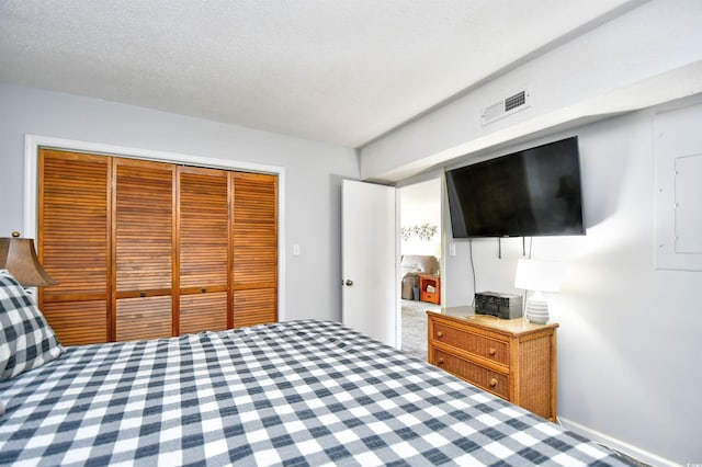 bedroom featuring a closet and a textured ceiling