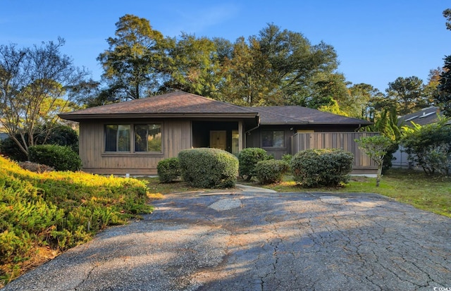 view of front of property