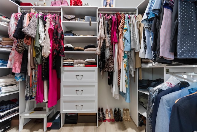 walk in closet with light wood-type flooring