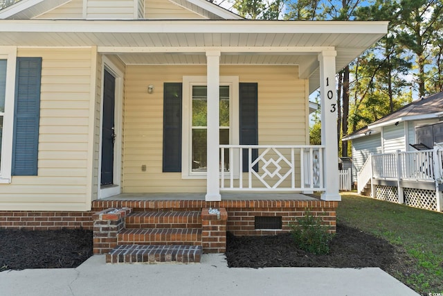 entrance to property featuring covered porch