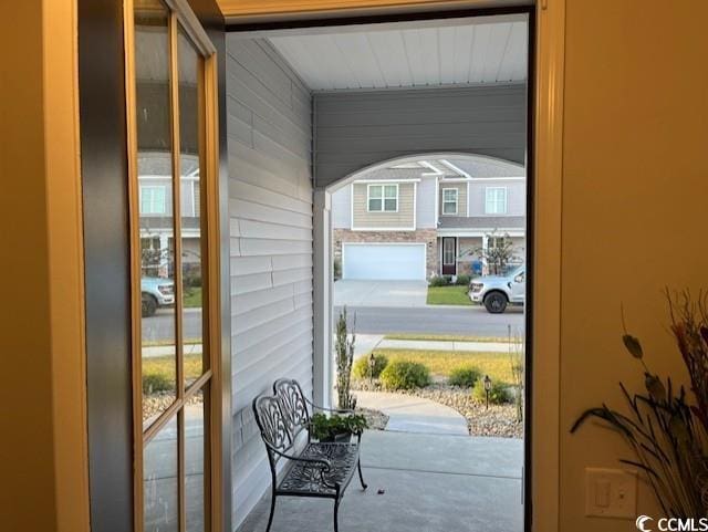 entryway featuring concrete flooring