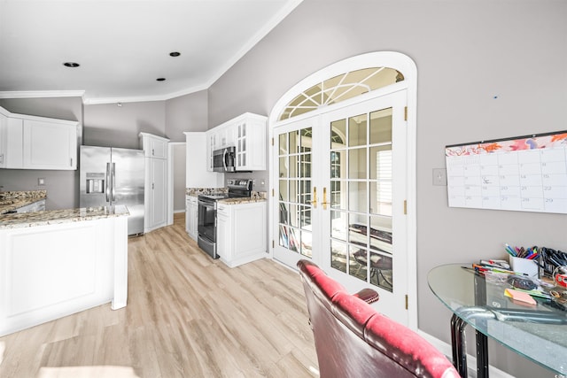 kitchen with crown molding, white cabinetry, stainless steel appliances, and light hardwood / wood-style flooring