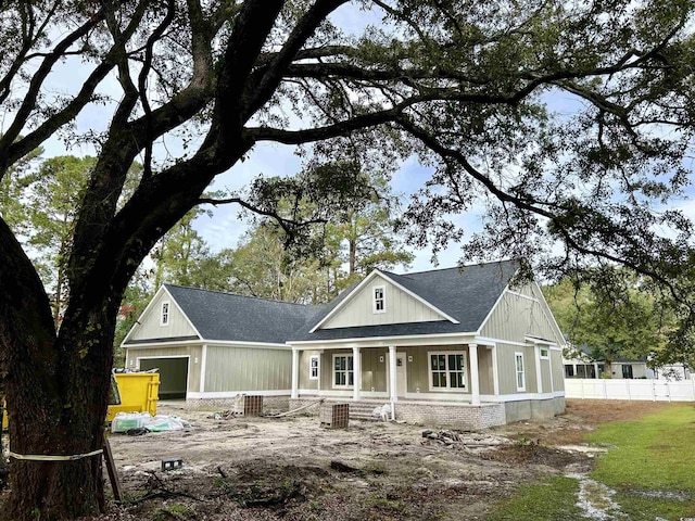 view of front facade featuring a garage