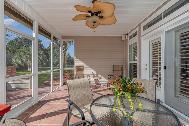 sunroom featuring ceiling fan